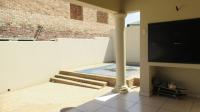 Patio - 15 square meters of property in Strubensvallei