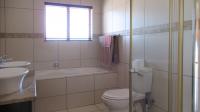 Bathroom 1 - 8 square meters of property in Strubensvallei