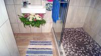 Bathroom 1 - 6 square meters of property in Kingsburgh