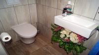 Bathroom 1 - 6 square meters of property in Kingsburgh