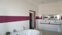Bathroom 3+ - 11 square meters of property in Rustenburg