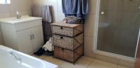 Bathroom 1 - 6 square meters of property in Golf Park