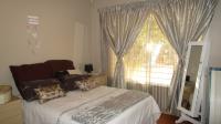 Bed Room 1 - 11 square meters of property in Brackenhurst