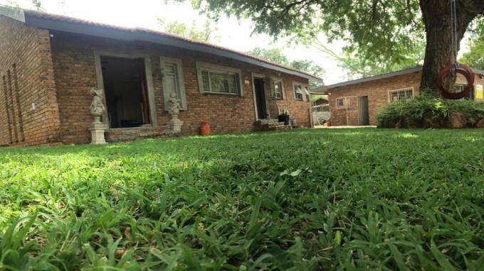 2 Bedroom House for Sale For Sale in Hoedspruit - Home Sell - MR249147