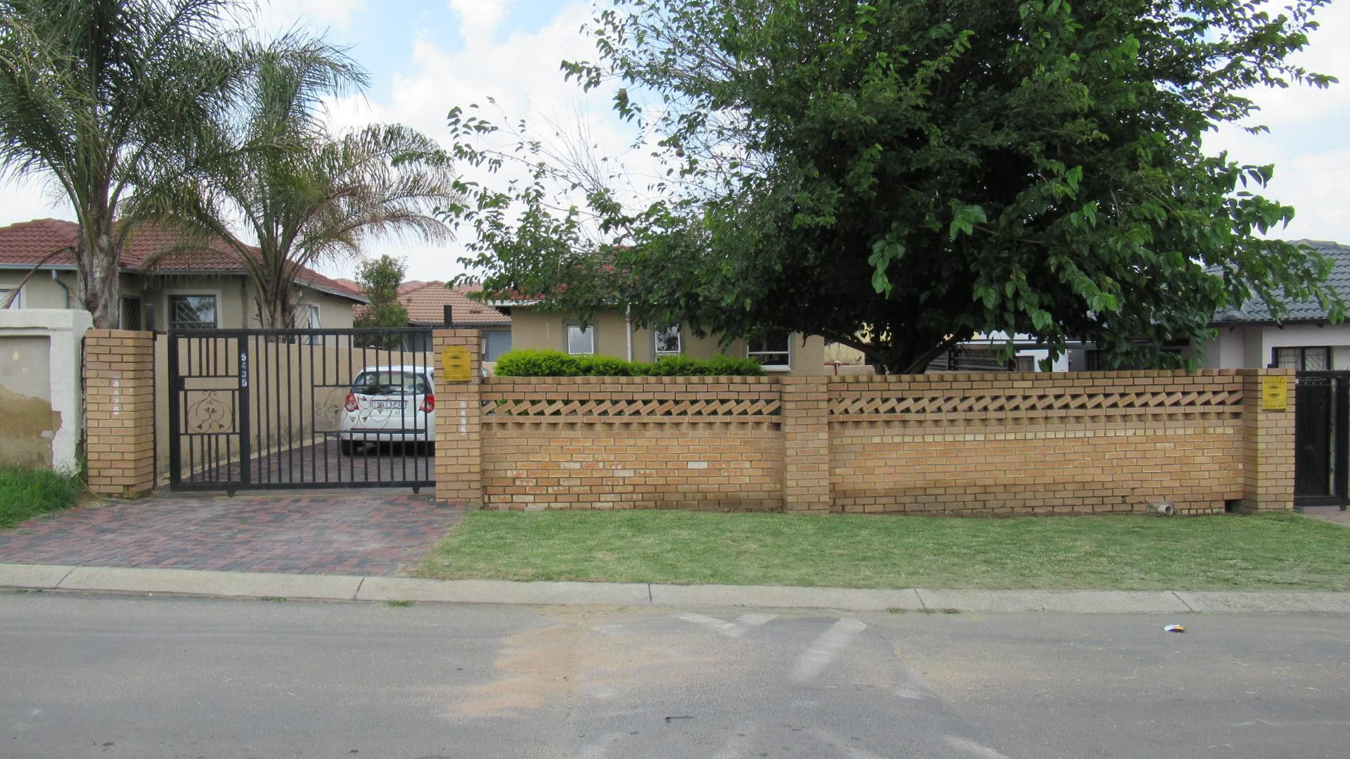 Front View of property in Birch Acres