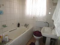 Bathroom 1 - 4 square meters of property in Mid-ennerdale