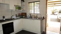 Kitchen - 13 square meters of property in Sonneglans