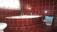 Main Bathroom - 4 square meters of property in Zakariyya Park