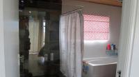 Main Bathroom - 9 square meters of property in Struis Bay