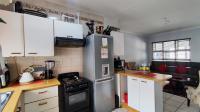 Kitchen - 10 square meters of property in Alberton