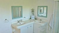 Bathroom 1 - 11 square meters of property in Franskraal