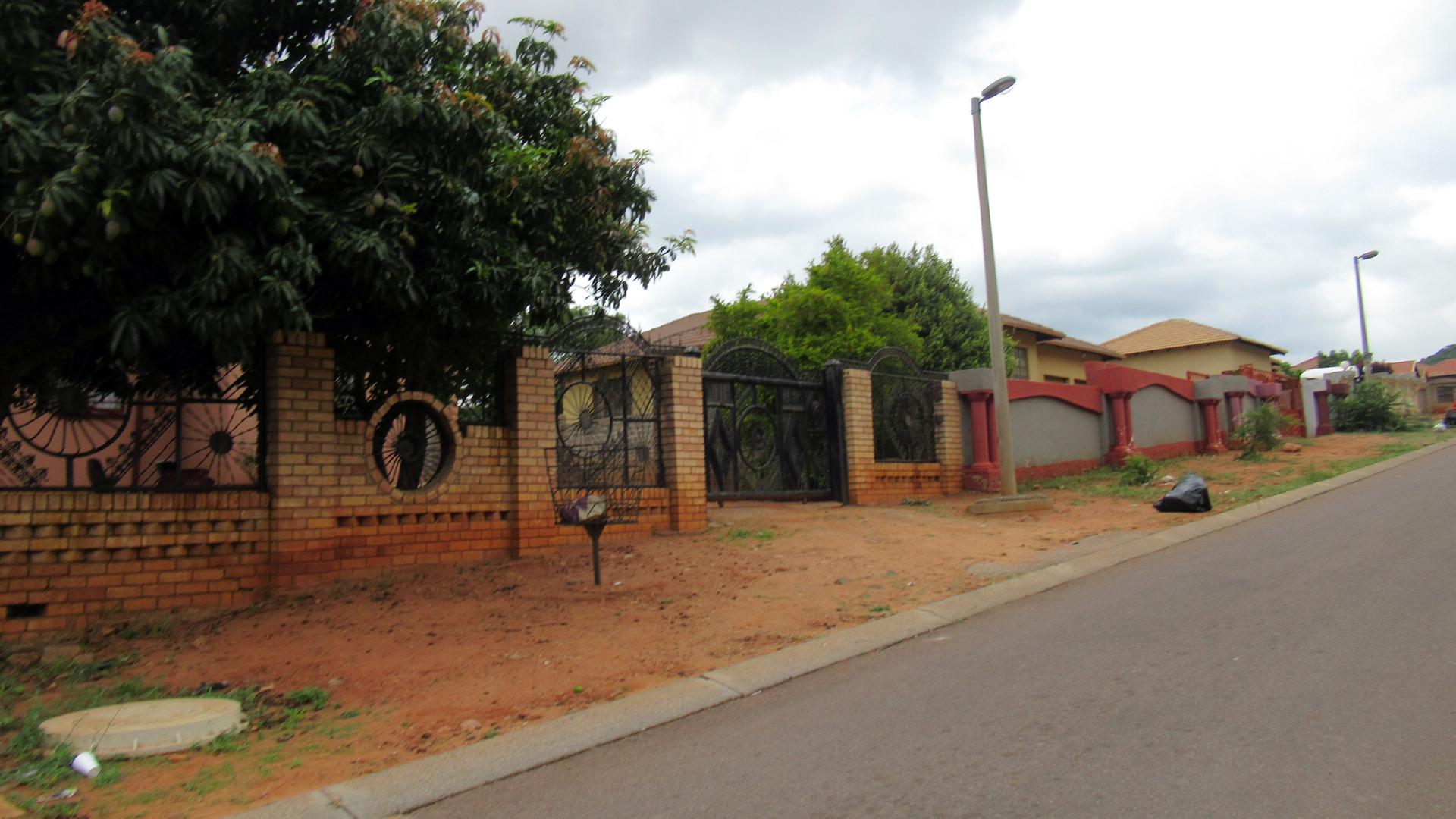 Front View of property in Tlhabane West