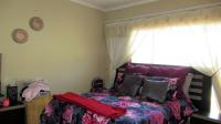 Main Bedroom - 16 square meters of property in Tlhabane West