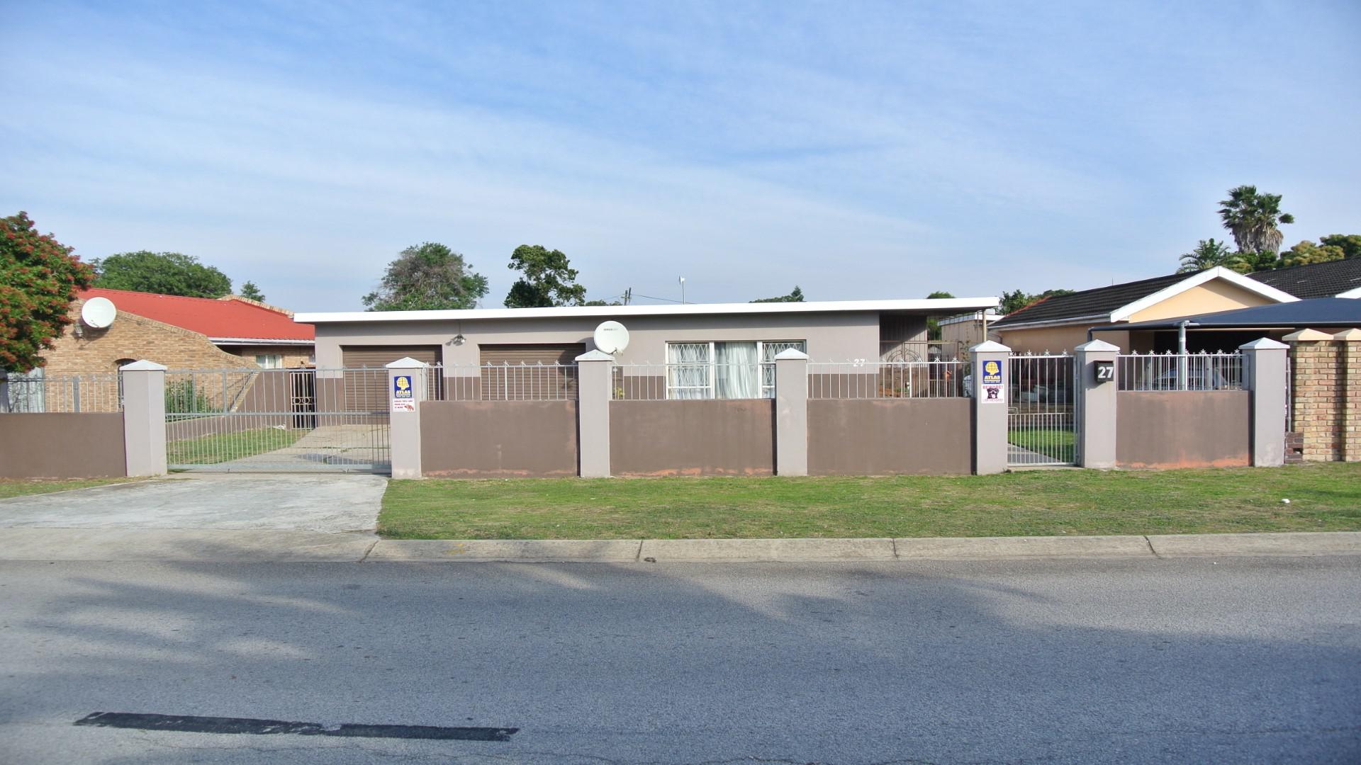 Front View of property in Hunters Retreat