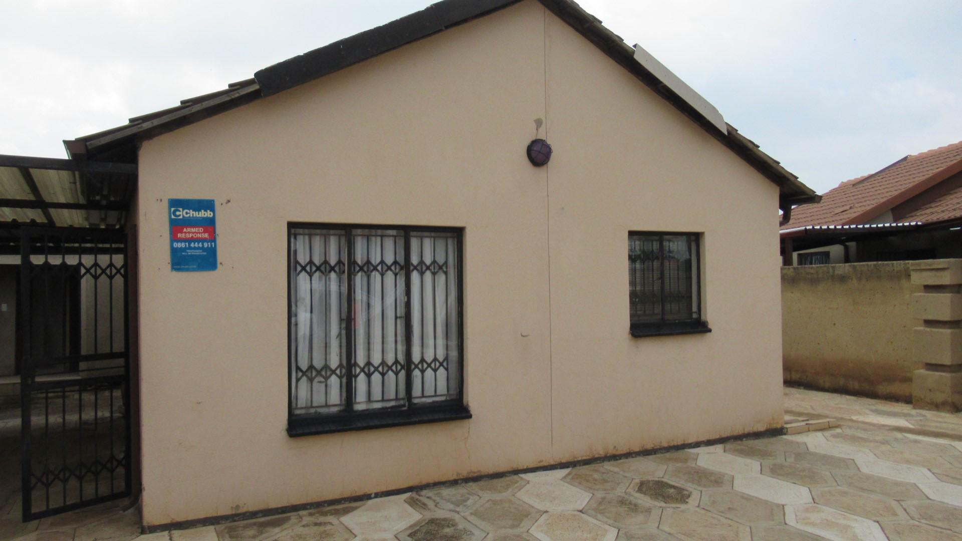 Front View of property in Protea Glen