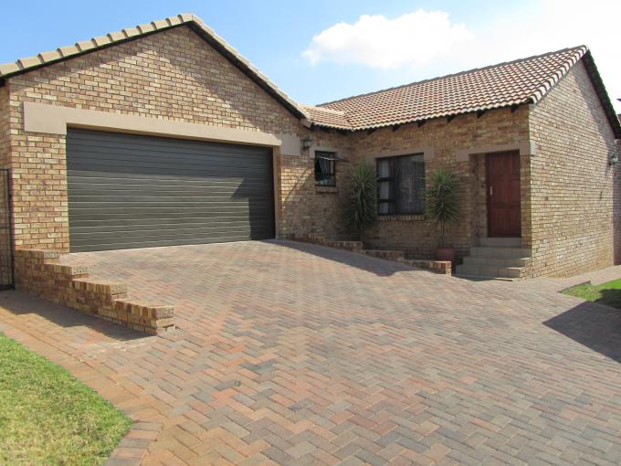 Mr268919 Thatchfield Glen Thatchfield Glen Centurion West Gauteng