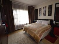 Main Bedroom - 17 square meters of property in Greenstone Hill