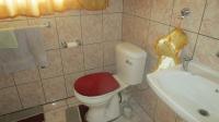 Bathroom 1 - 5 square meters of property in Dalpark