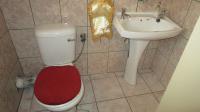 Bathroom 1 - 5 square meters of property in Dalpark