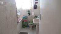 Bathroom 1 - 5 square meters of property in Lincoln Meade