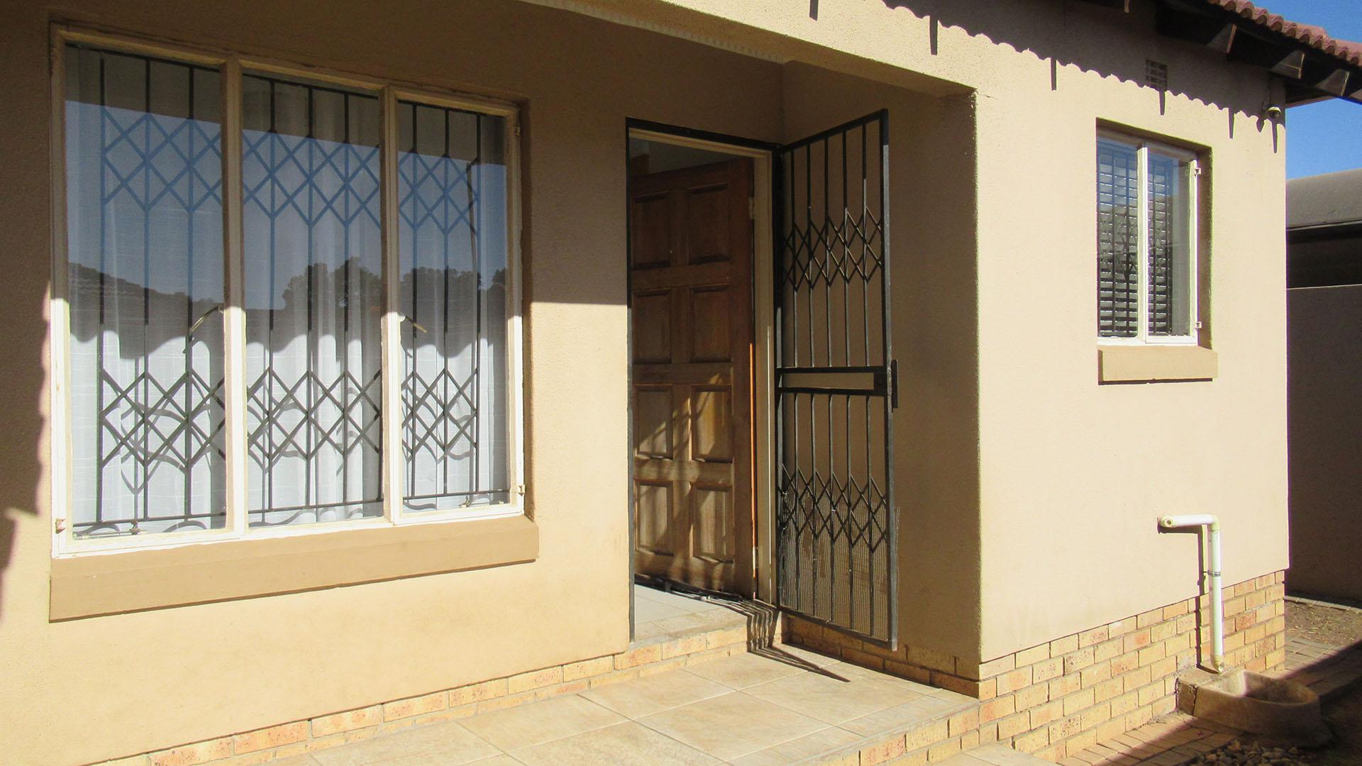 Front View of property in Naturena