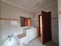 Main Bathroom - 5 square meters of property in Mackenzie Park