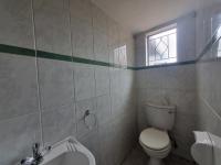 Guest Toilet - 2 square meters of property in Mackenzie Park