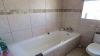 Bathroom 1 - 4 square meters of property in Greenhills