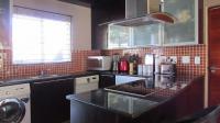 Kitchen - 11 square meters of property in Amorosa