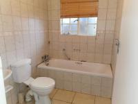 Bathroom 1 - 5 square meters of property in Pomona