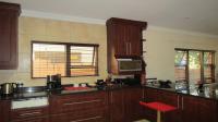 Kitchen - 11 square meters of property in Safarituine