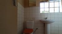 Main Bathroom - 5 square meters of property in Witpoortjie