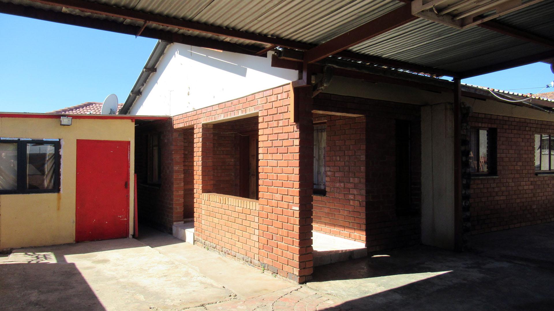 Front View of property in Soshanguve