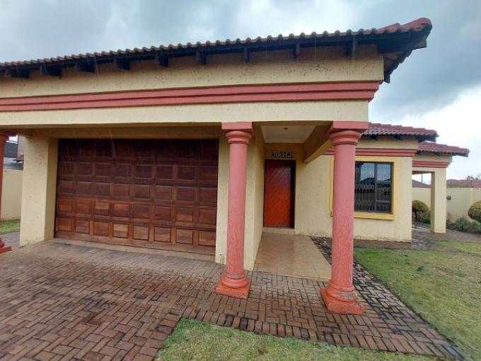 Standard Bank SIE Sale In Execution 3 Bedroom Sectional Title for Sale in Aerorand - MP - MR294700