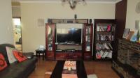 Lounges - 30 square meters of property in Kloof 