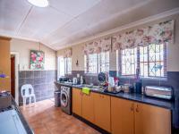 Kitchen - 17 square meters of property in Kloof 