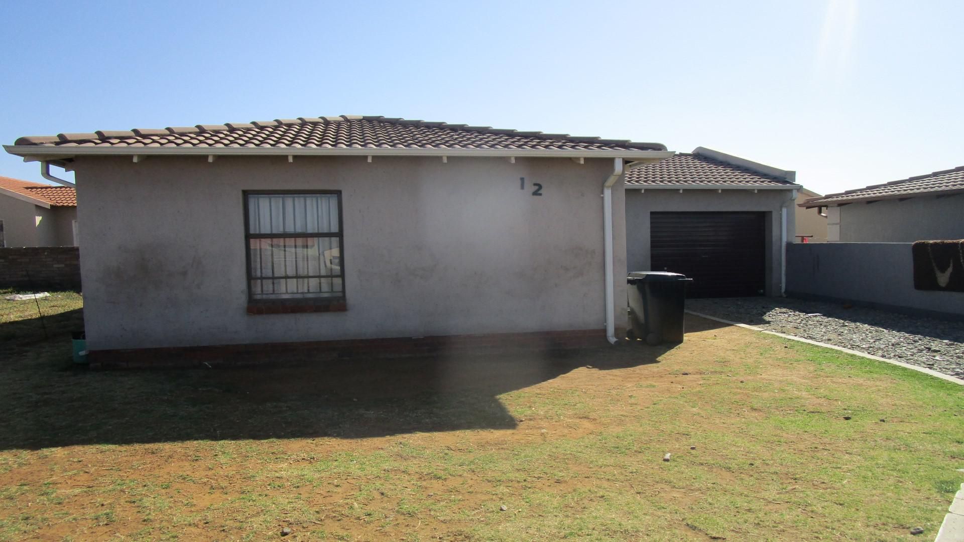 Front View of property in Hlanganani Village