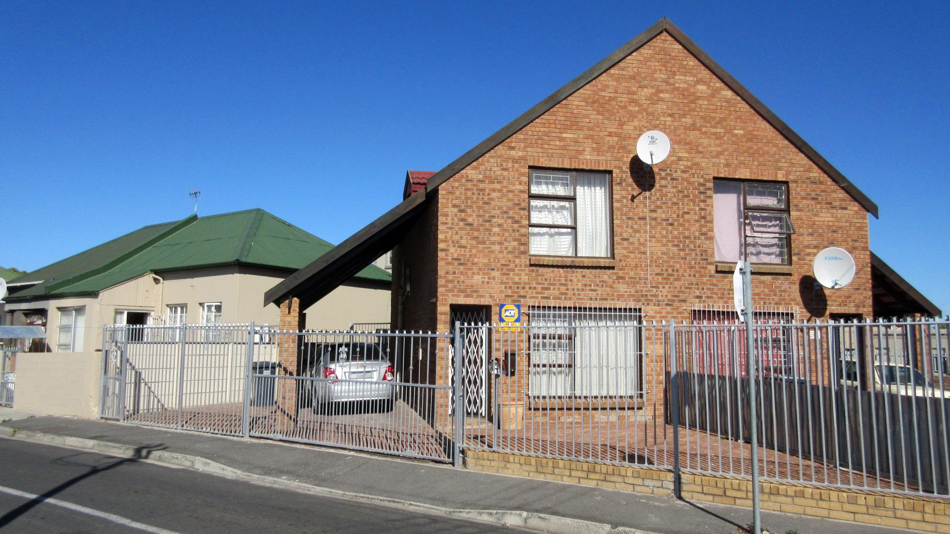 Front View of property in Parow Central