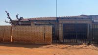 Front View of property in Kwenele