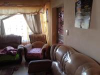 Lounges - 16 square meters of property in Kwenele