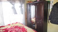 Bed Room 1 - 11 square meters of property in Kwenele