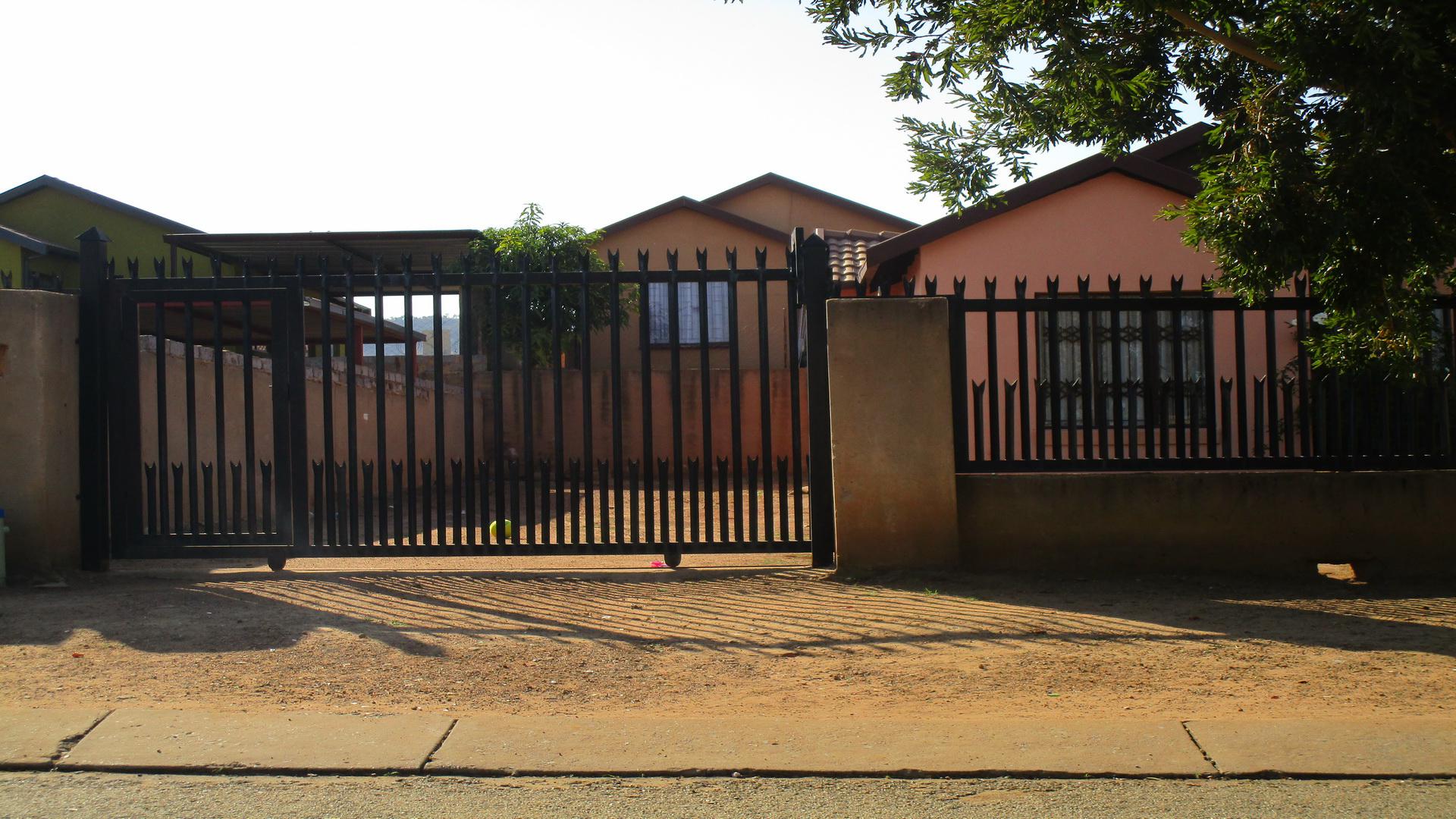 Front View of property in Elandspoort