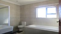 Bathroom 1 - 8 square meters of property in Rua Vista