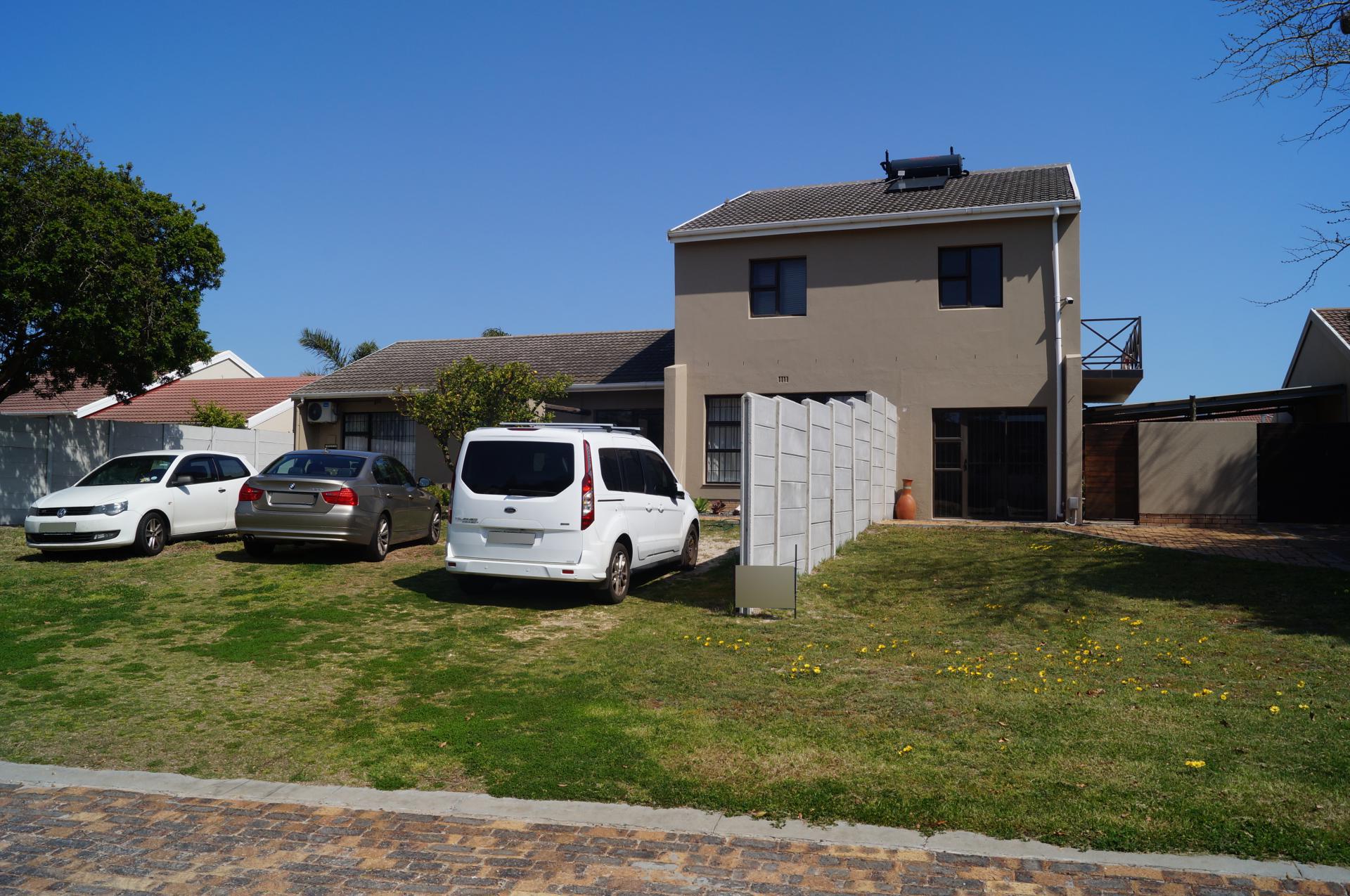 Front View of property in Duynefontein