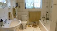 Bathroom 2 - 8 square meters of property in Umtentweni