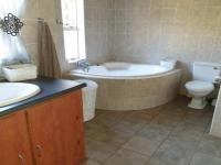 Main Bathroom of property in Safarituine