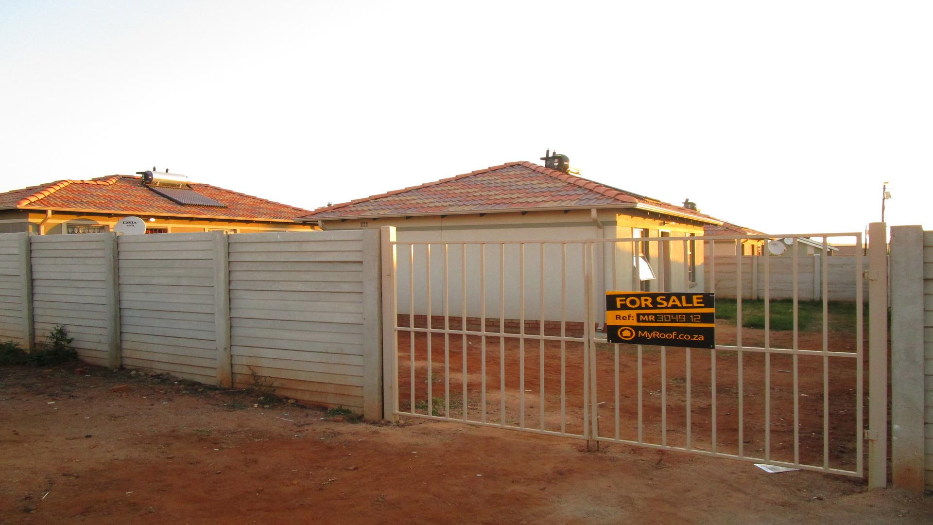 Front View of property in Rosslyn