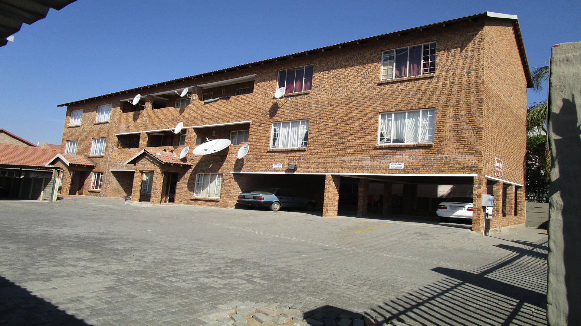 Front View of property in Rustenburg