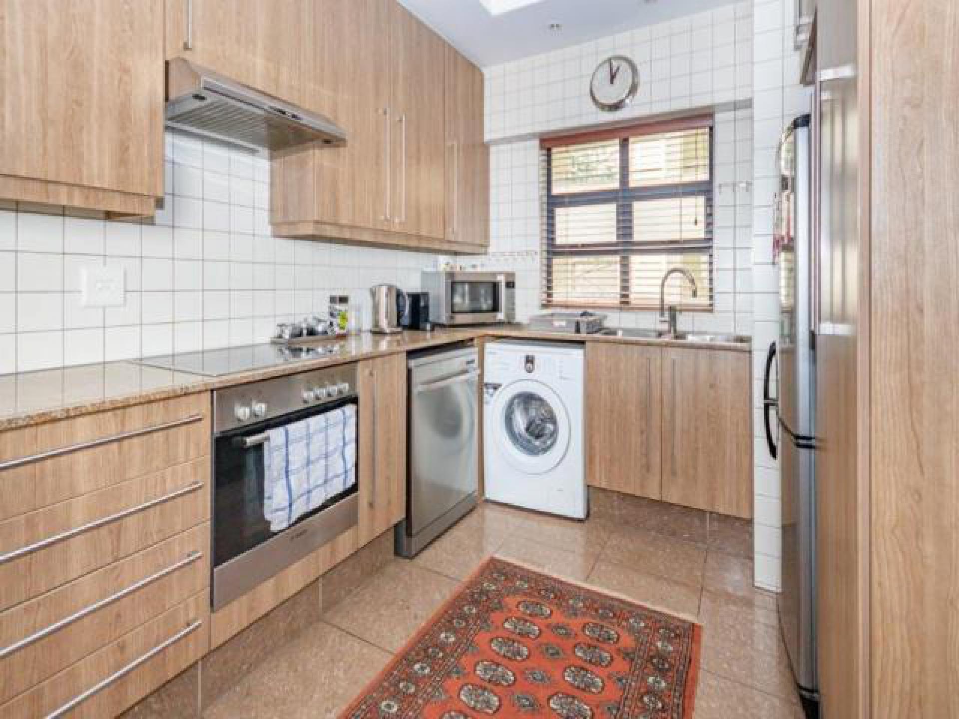 Kitchen - 14 square meters of property in Bedford Gardens