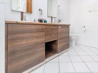 Main Bathroom - 9 square meters of property in Bedford Gardens